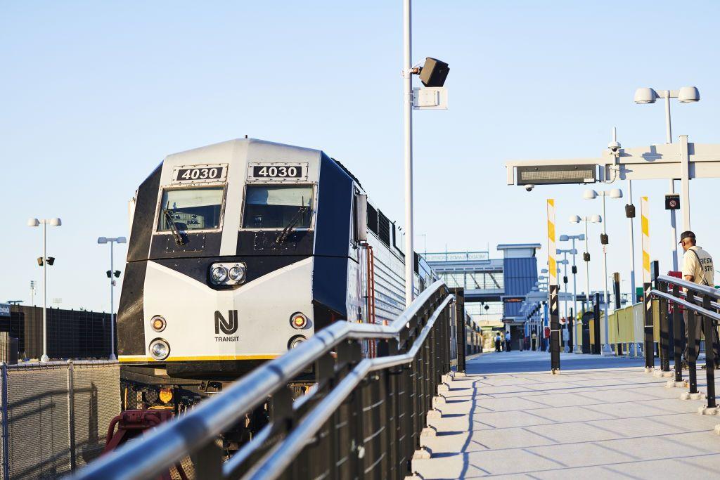 El tren entre Nueva York y el estadio en Nueva Jersey