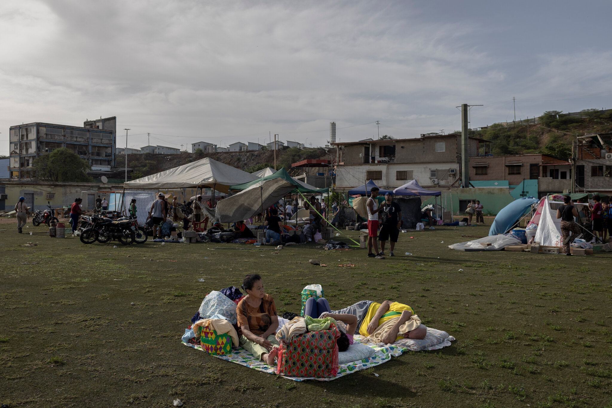Los venezolanos desplazados por los terremotos duermen a la intemperie