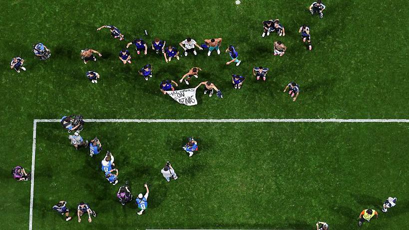 Los jugadores de la selecci&oacute;n argentina tras pasar a la final del Mundial. 