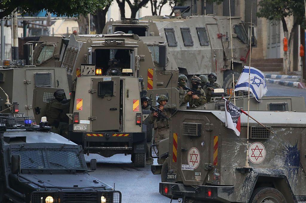 Un grupo de vehículos blindados en Nablus