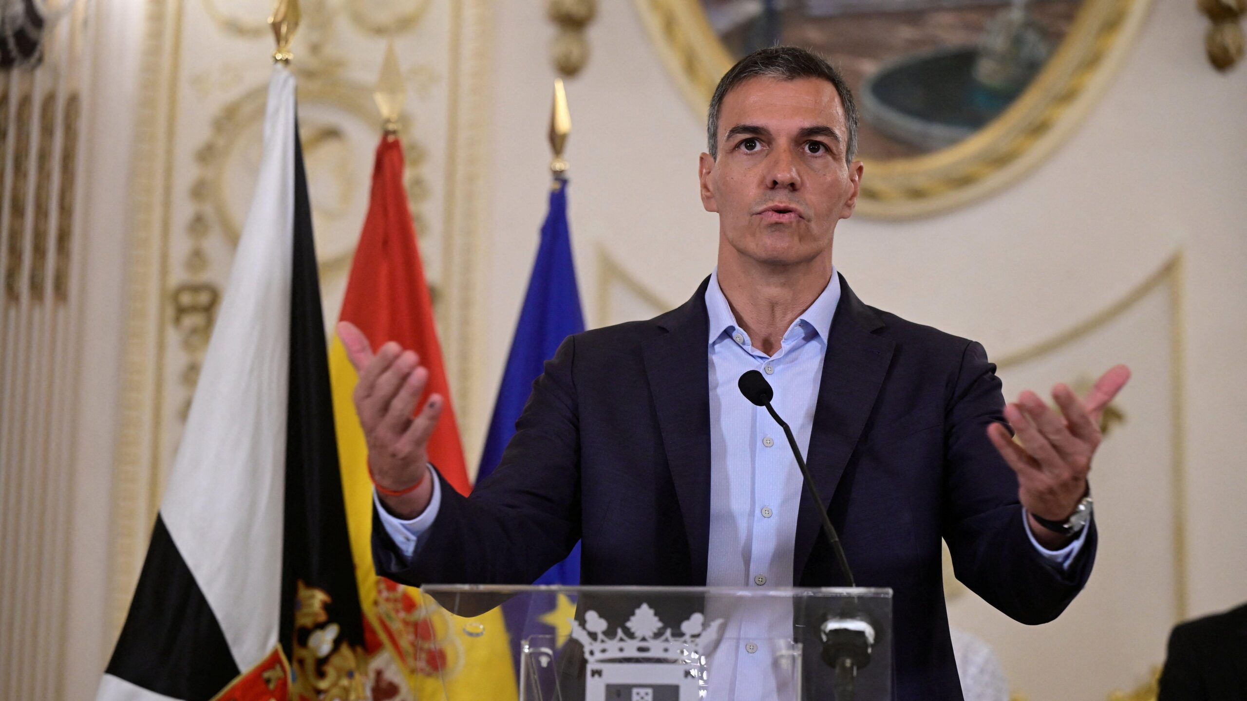 Pedro Sánchez denuncia “una violación de la integridad territorial de España” y culpa a las mafias que trafican con personas de la crisis en Ceuta