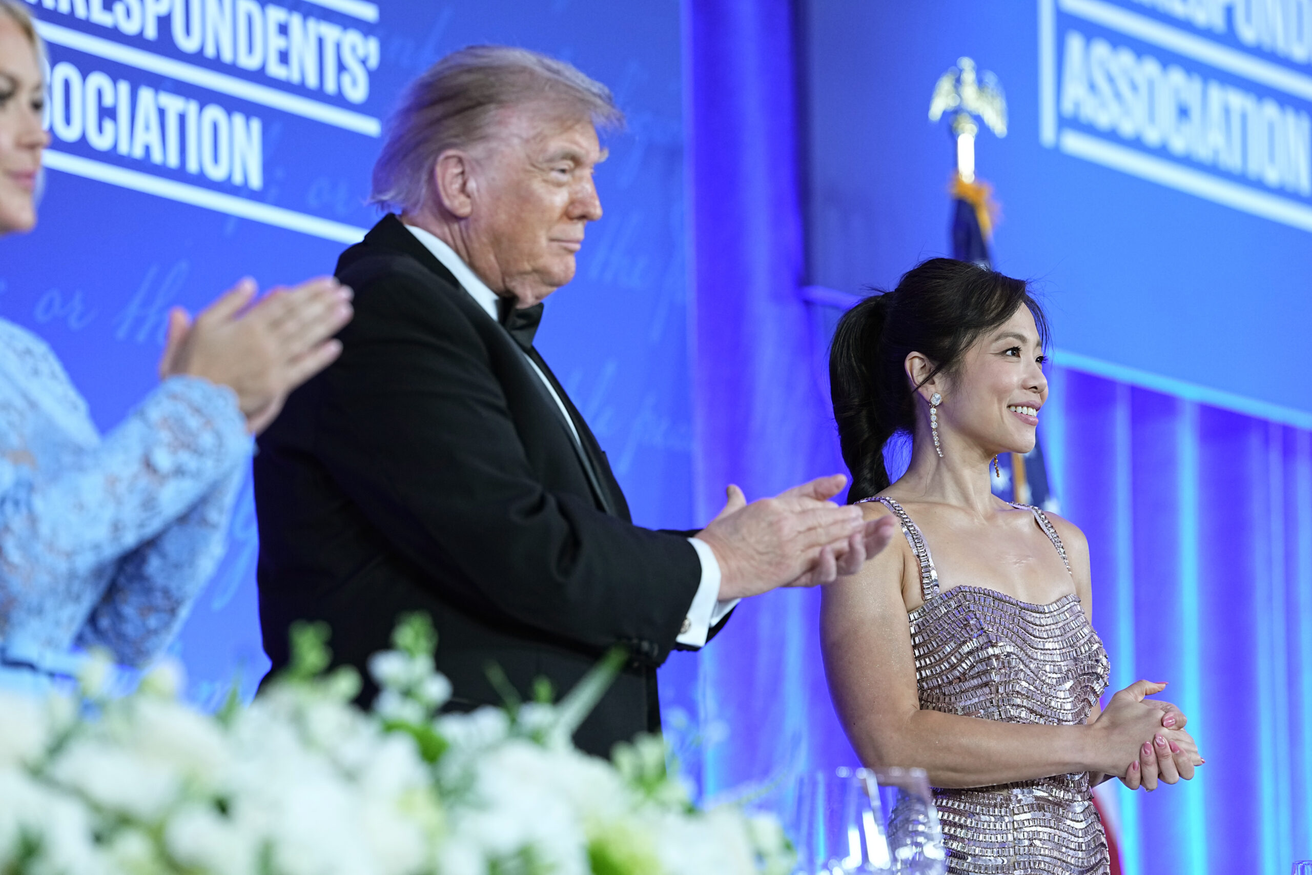 En la gala de corresponsales, Trump lanza insultos personales