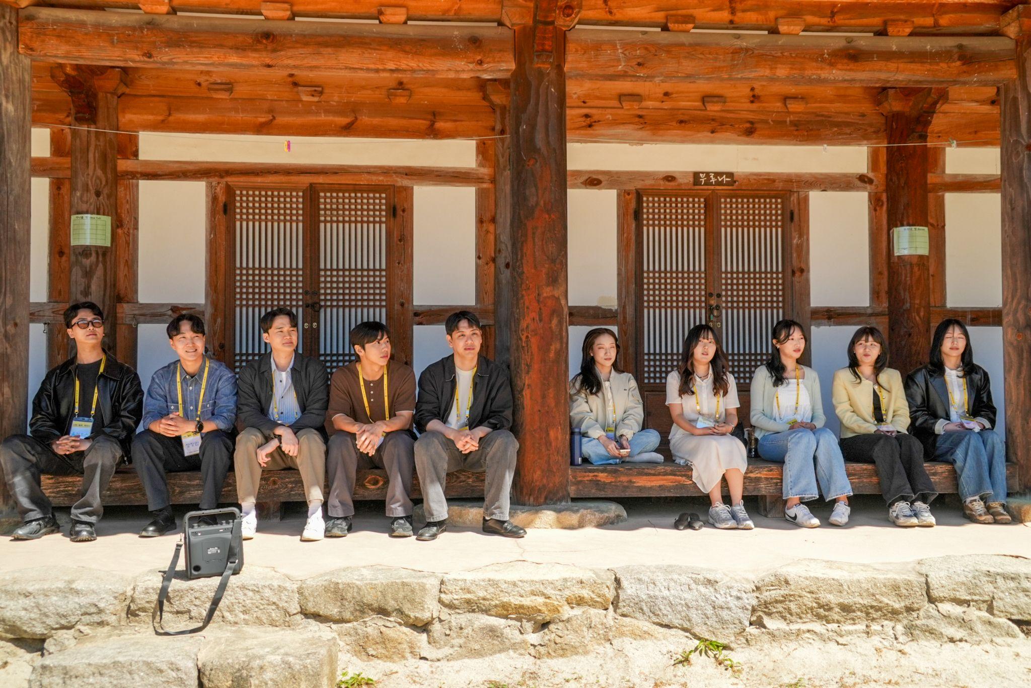 El milenario templo budista en Corea del Sur donde los monjes ayudan a jóvenes encontrar pareja (y los animan a tener hijos)