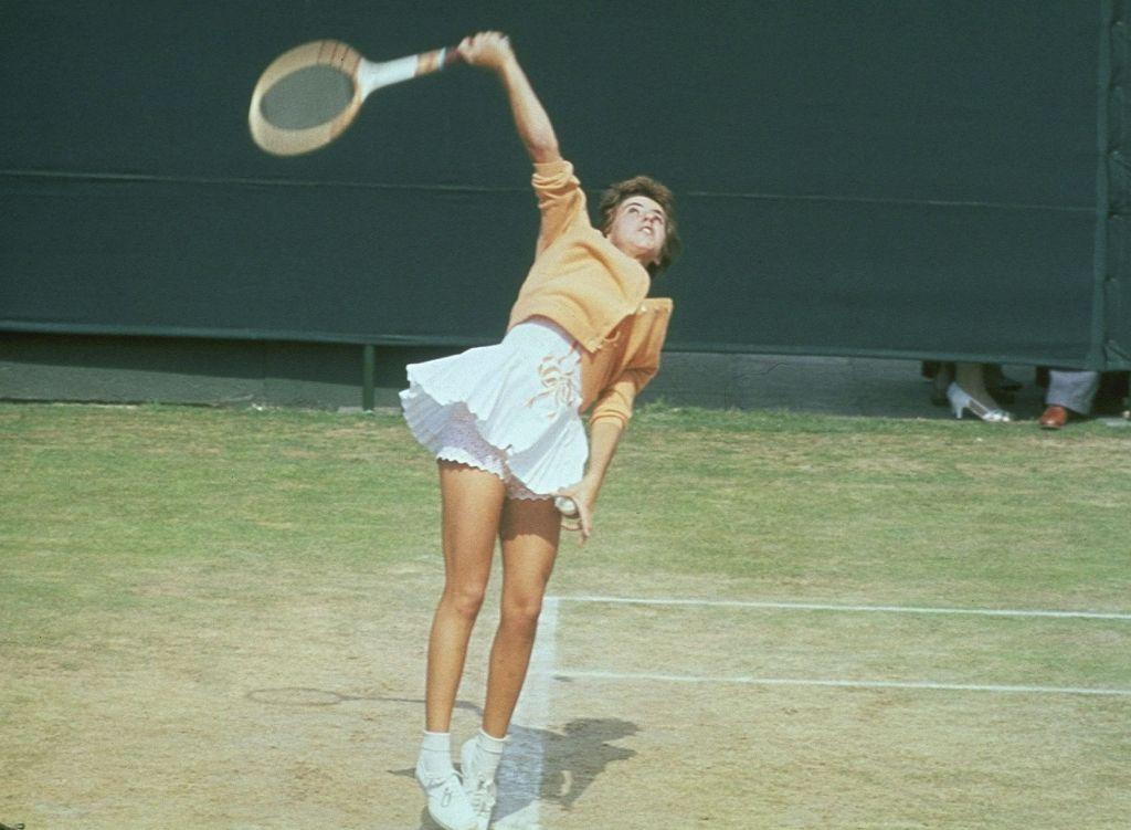 Por qué un destello de la ropa interior rosa de la tenista latinoamericana Maria Bueno escandalizó a Wimbledon en 1966