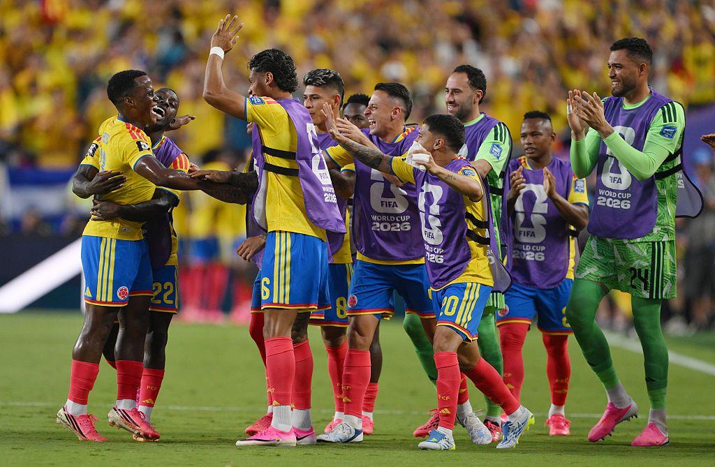 Jugadores colombianos celebran el &uacute;nico gol de Jhon Arias en el minuto 14. 