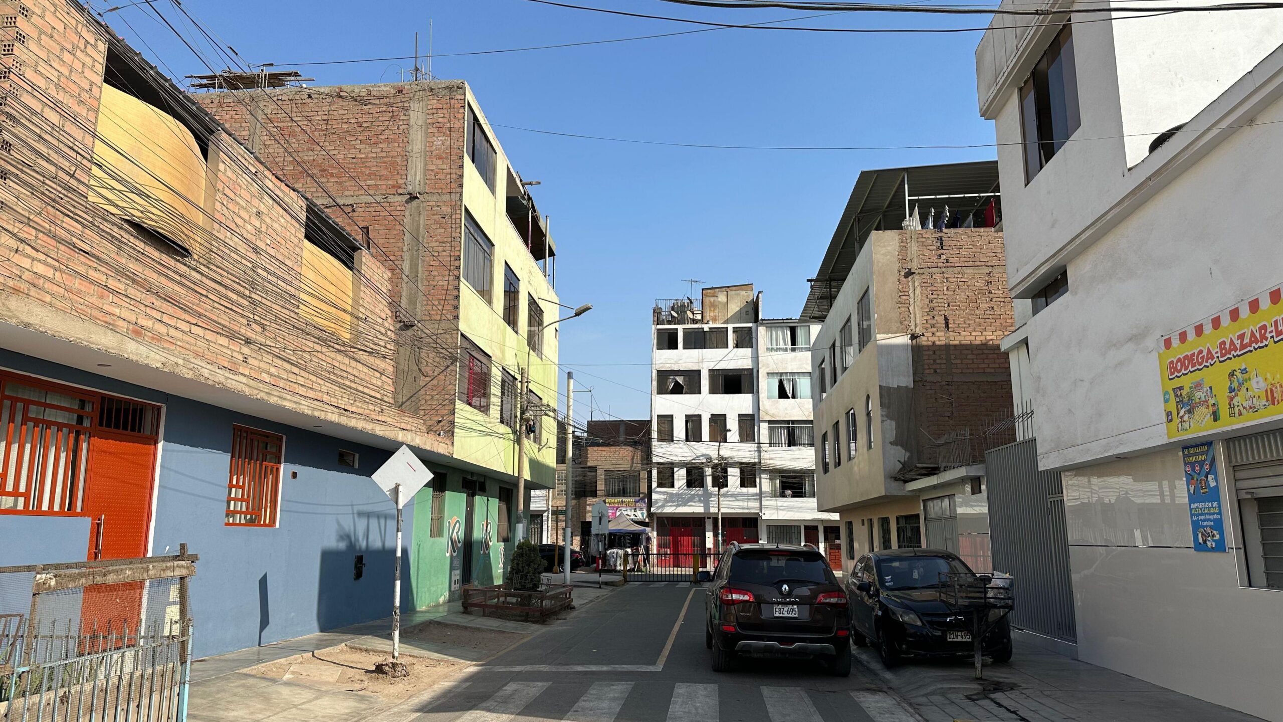 Calle en el distrito Los Olivos, de Lima. 