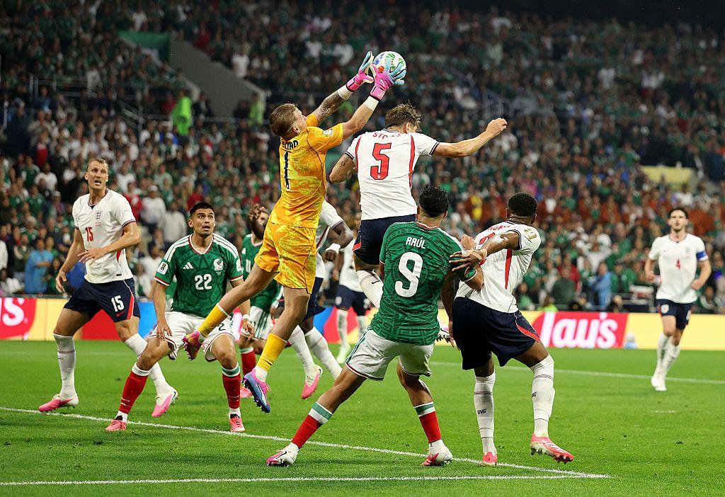 “Jugamos como nunca y perdimos como siempre”: el sueño mundialista de México se acaba tras la derrota con Inglaterra