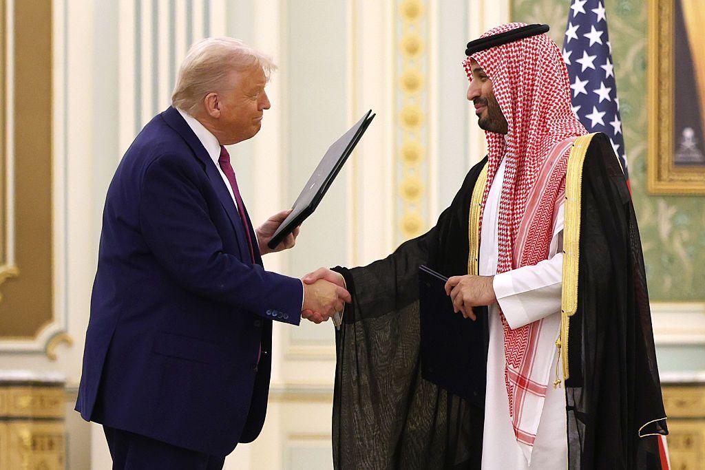 EE.UU. y Arabia Saudita firman un polémico acuerdo nuclear