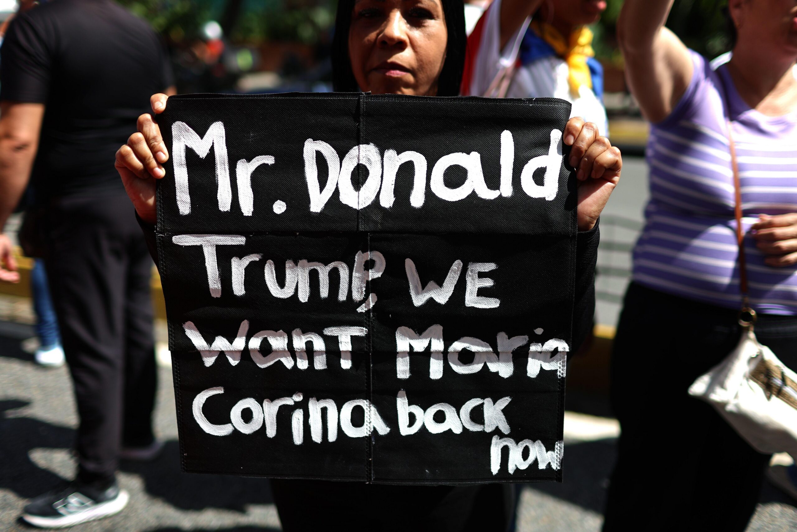 La oposición en Venezuela realiza las primeras manifestaciones tras el doble sismo y al cumplirse dos años de las elecciones presidenciales de 2024