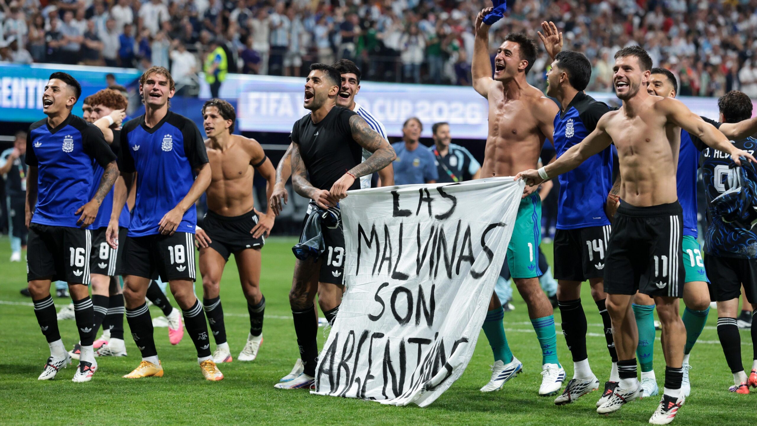 Argentina se enfrenta a una multa de la FIFA por la pancarta de las Falklands/Malvinas en su victoria de semifinales