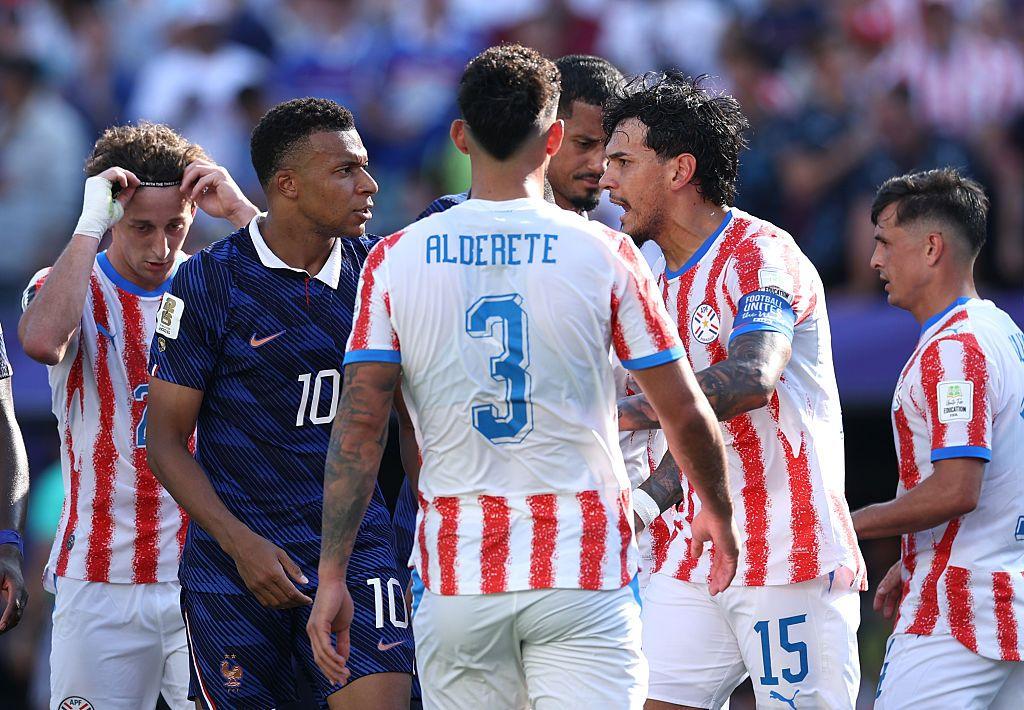 Francia destruye el sueño de Paraguay con un gol de penal de Mbappé