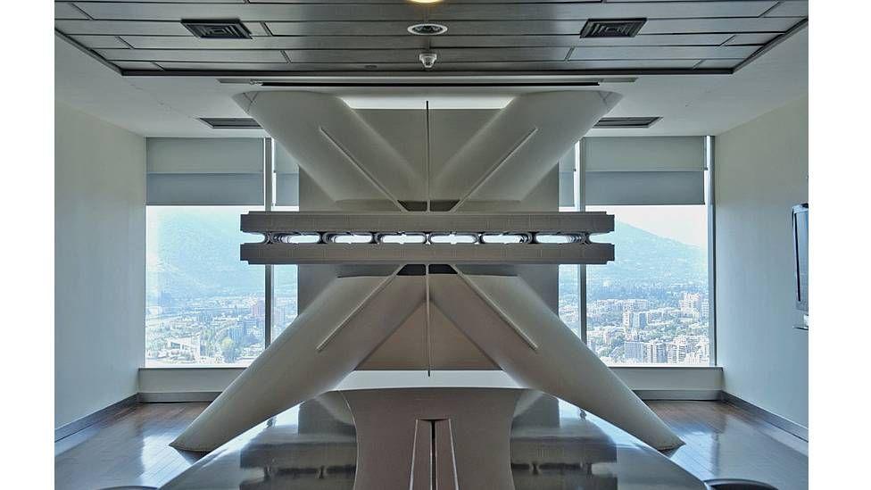Disipador en forma de X en la Torre Titanium La Portada