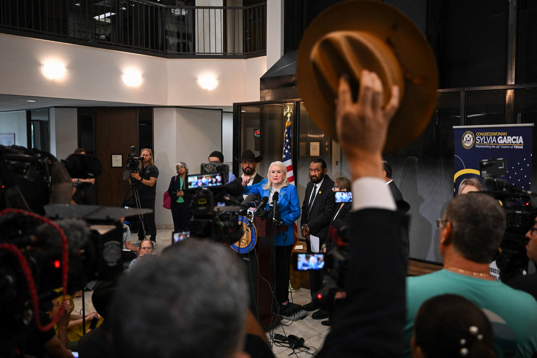 La muerte de un inmigrante en Houston aviva el debate sobre la estrategia de ICE