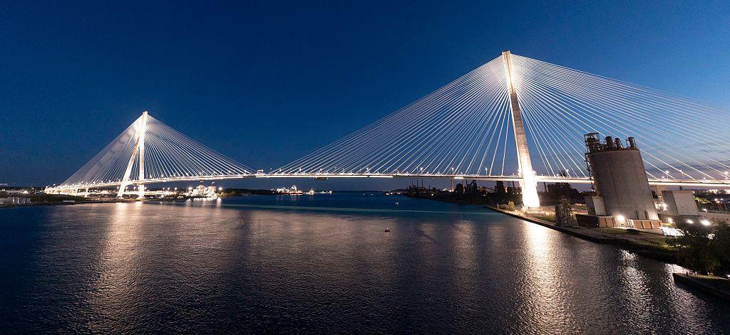 El enorme puente Gordie Howe que conecta a Michigan con Ontario.
