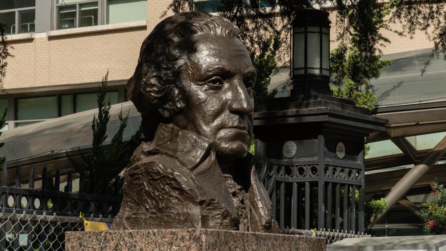 Un busto de George Washington en la ciudad de Washington DC en octubre de 2024