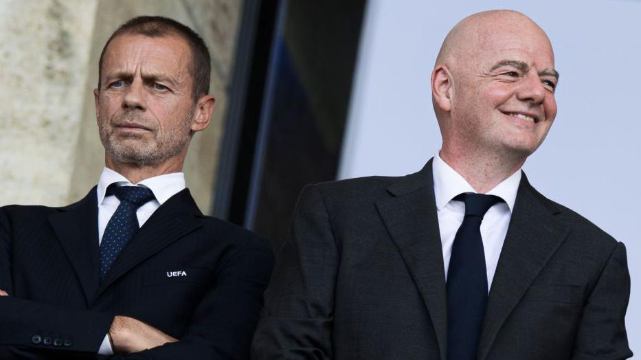 El presidente de la UEFA, Aleksander Ceferin, y el presidente de la FIFA, Gianni Infantino.