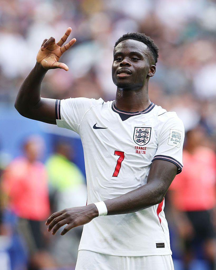 Bukayo Saka marc&oacute; un triplete en la extraordinaria victoria de Inglaterra 6-4 sobre Francia.
