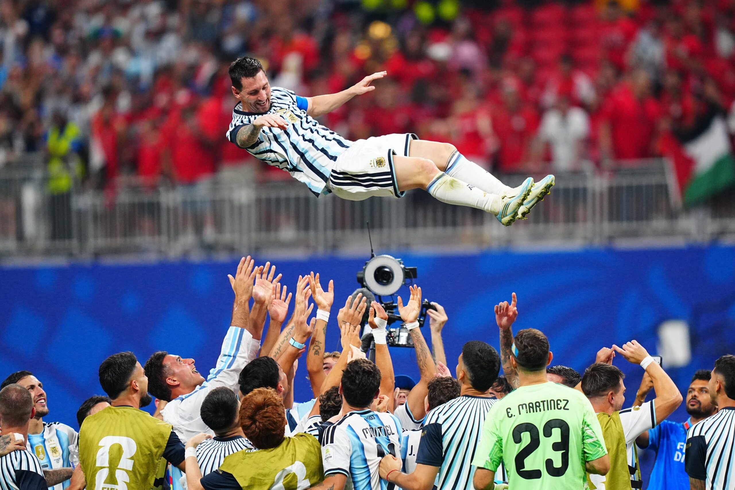 El llanto desconsolado de Messi tras lograr Argentina su épico pase a los cuartos del Mundial