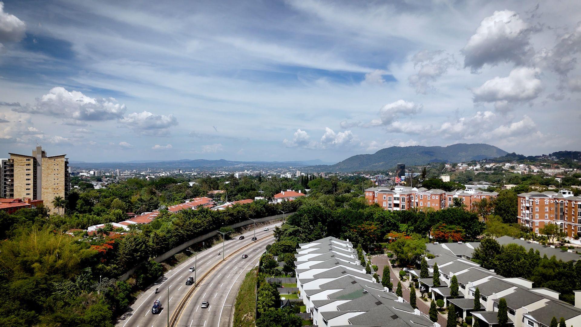 Vista aérea de apartamentos recién construidos en San Salvador.