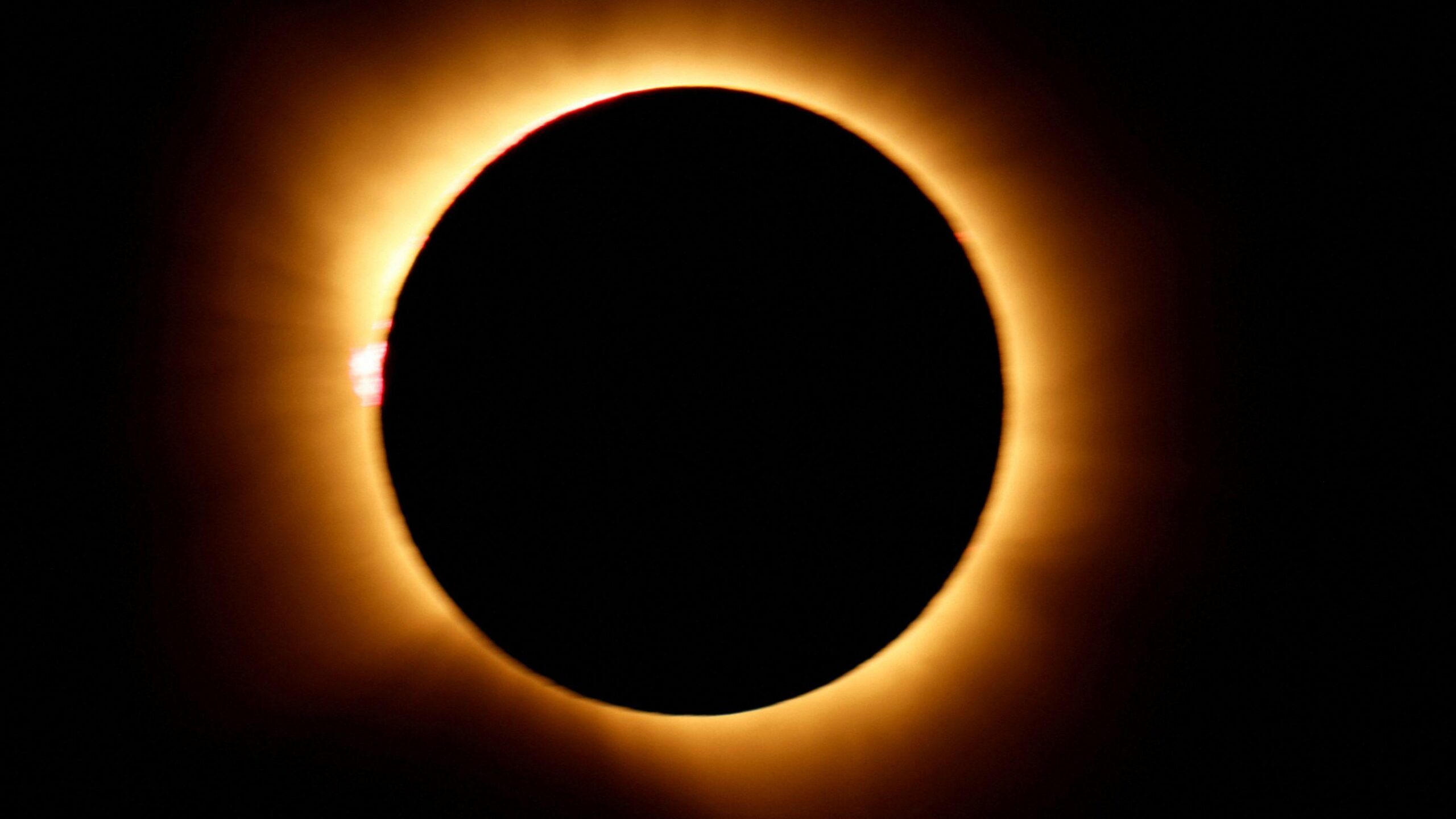 ¡Estamos en pleno eclipse solar total! Mira nuestra transmisión del fenómeno con los comentarios de expertos