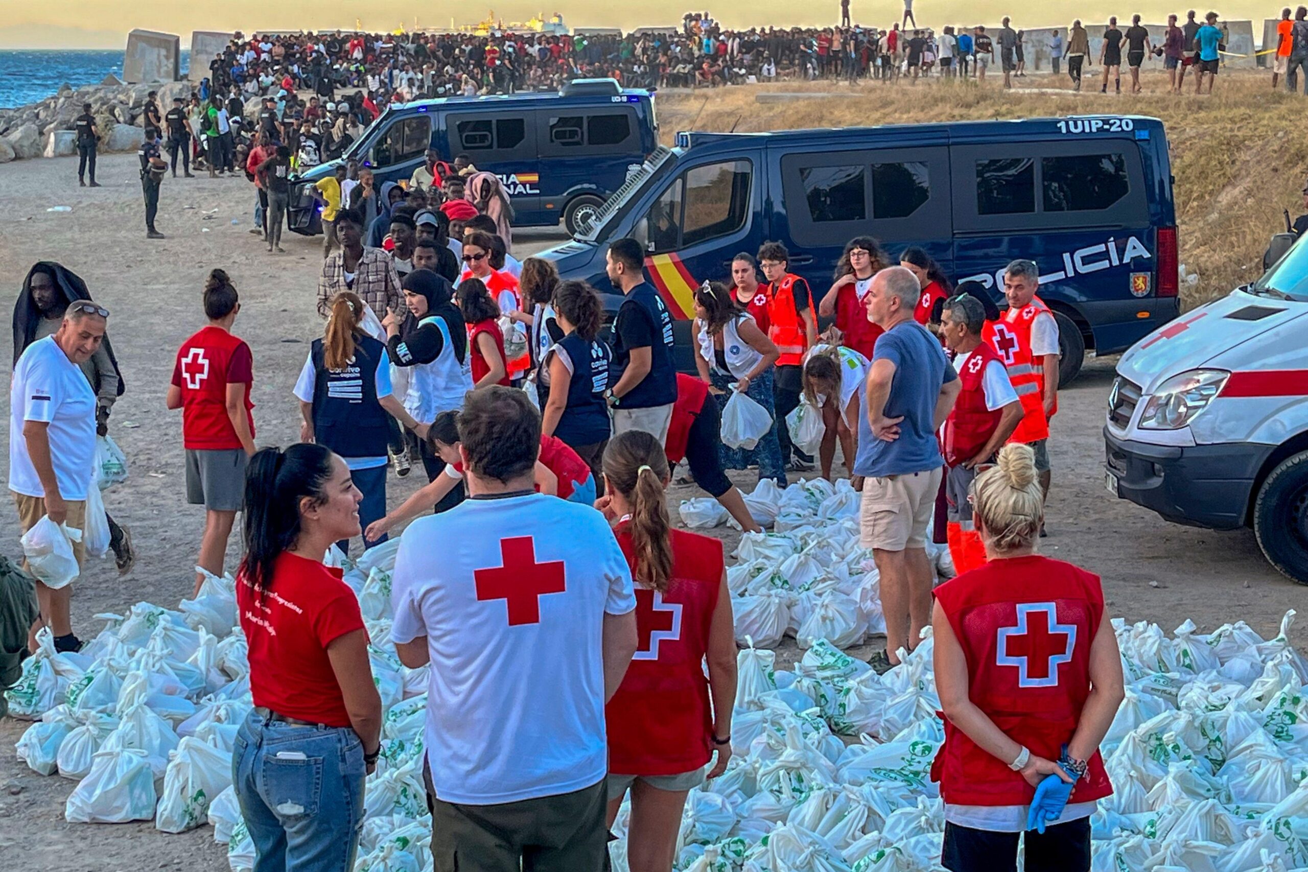 “¡No, Marruecos no!”: el dilema de qué hacer con los niños no acompañados que llegaron a Ceuta y que España no sabe a quién devolver
