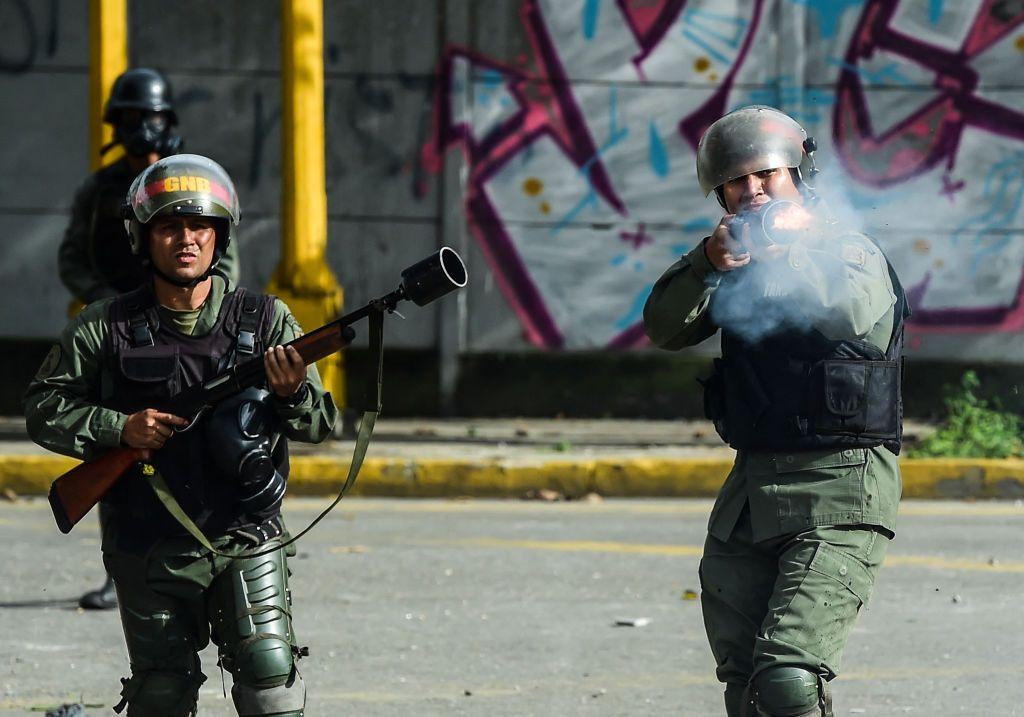 “No podía creer que mi torturador viviera libremente en EE.UU.”: los venezolanos que reconocieron en una telenovela al militar responsable de sus detenciones