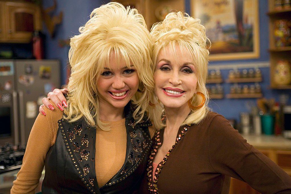 “Un ángel a mi lado”: Miley Cyrus rinde un sentido homenaje a su madrina Dolly Parton