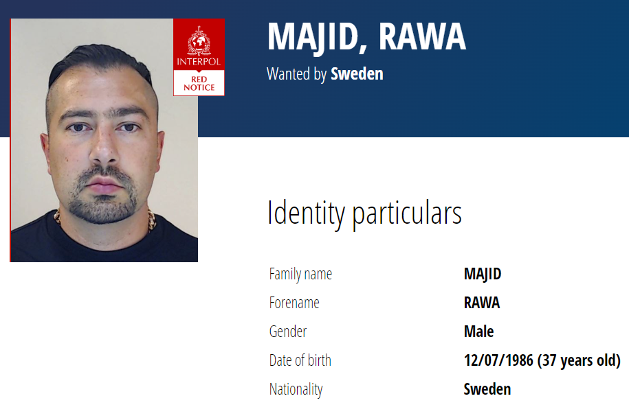 Se ha emitido una notificación roja de Interpol para Rawa Majid con sus datos de identificación y una imagen de su rostro.