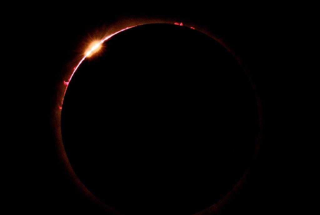 Las Perlas de Baily en un eclipse de sol