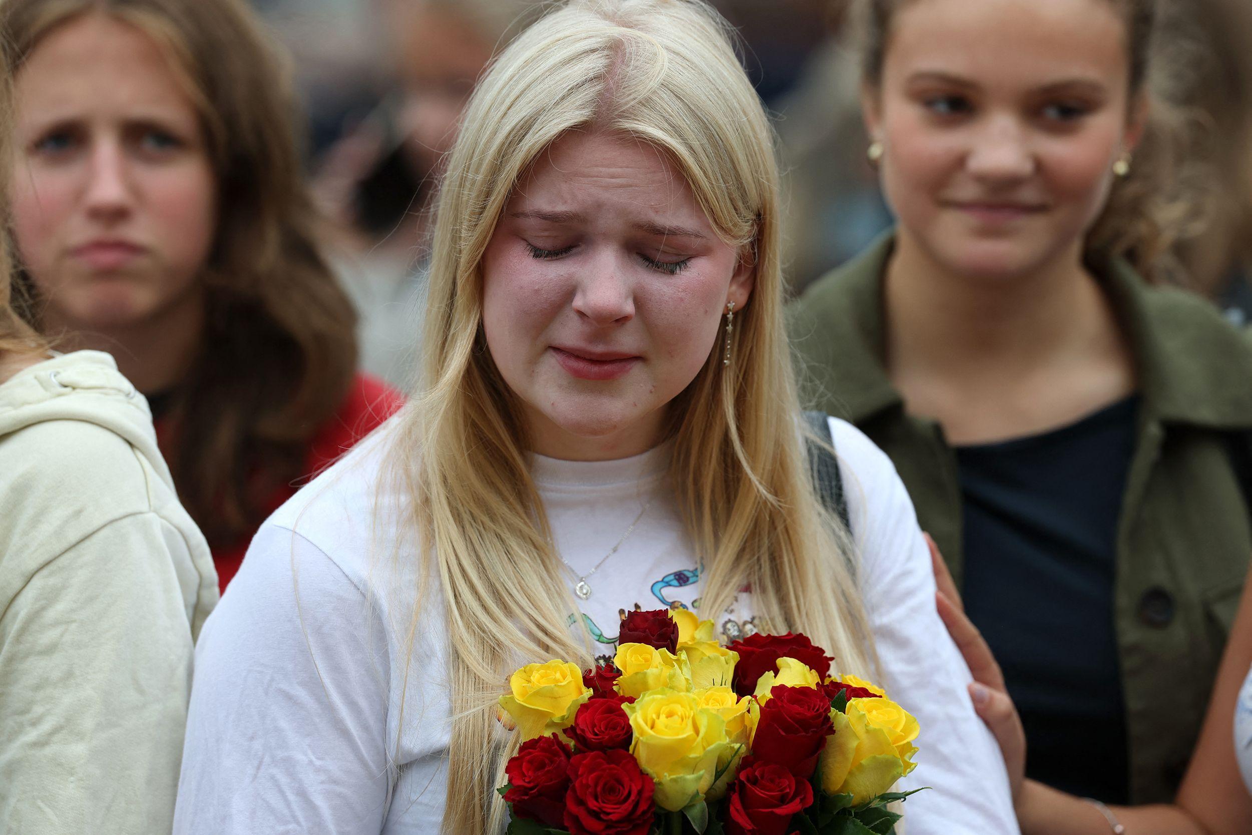 En fotos: la despedida del pueblo noruego al rey Harald entre lágrimas y ofrendas florales