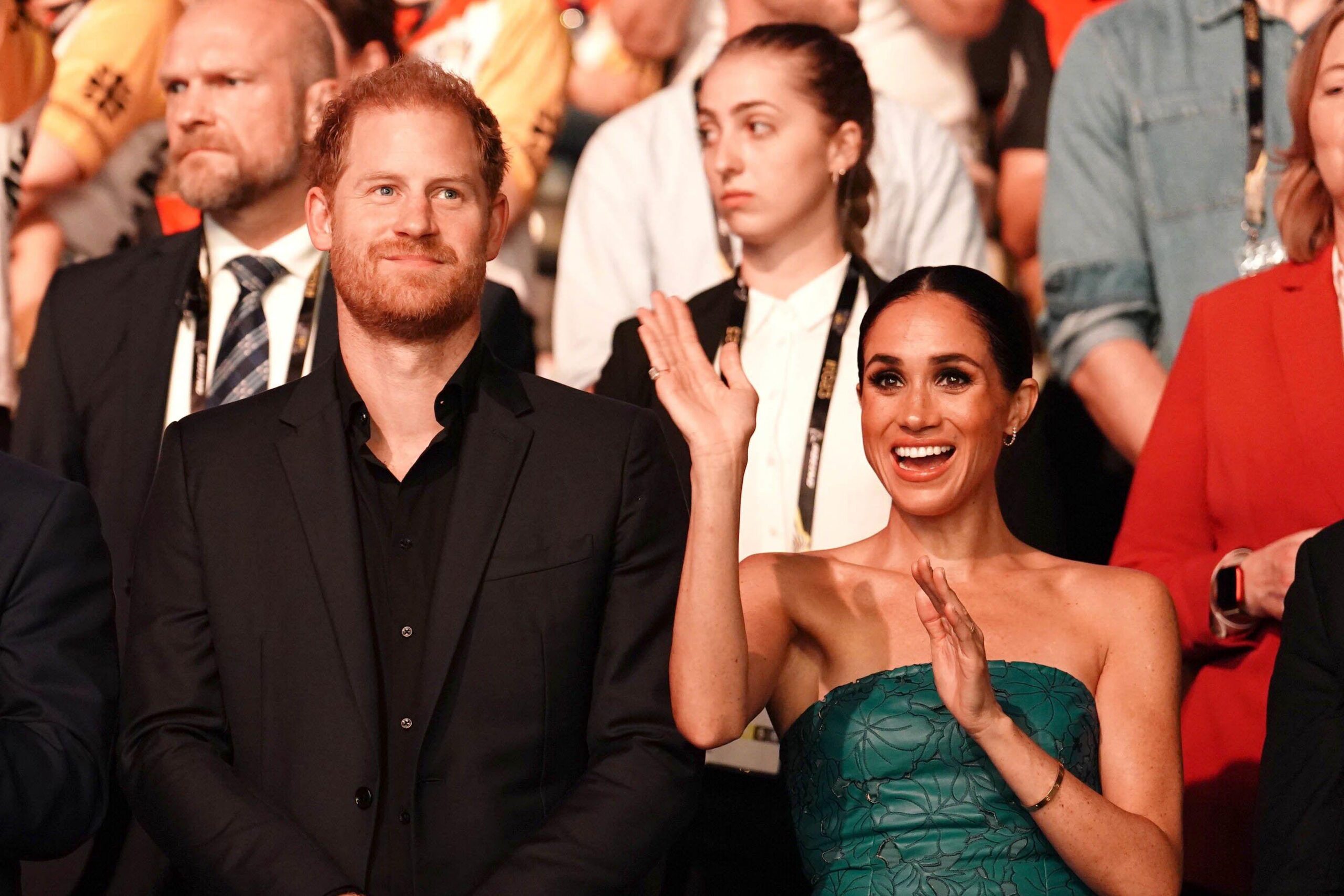 Los duques de Sussex durante la ceremonia de clausura de los Juegos Invictus en Düsseldorf, Alemania.