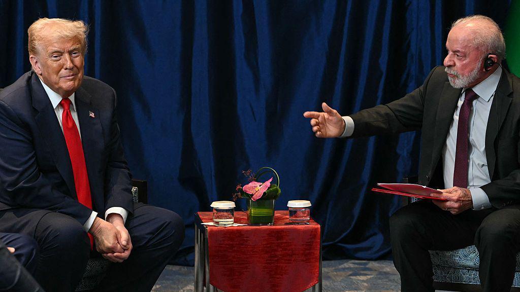Donald Trump y Luiz Inácio Lula da Silva reunidos en Kuala Lumpur al margen de una cumbre ASEAN en octubre de 2025. 