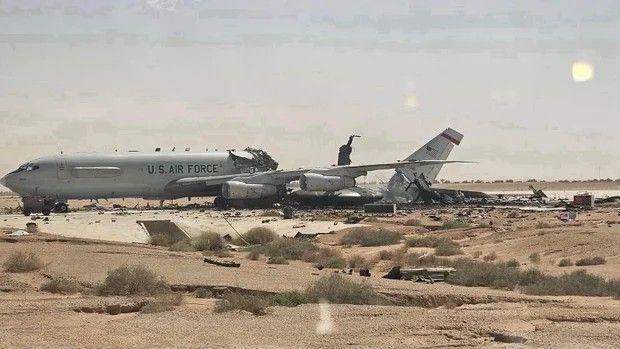 Un Boeing E-3 Sentry destruido en la base aérea Príncipe Sultán en Arabia Saudita.