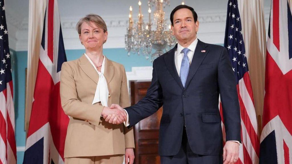El secretario de Estado de EE.UU., Marco Rubio, y la secretaria de Asuntos Exteriores de Reino Unido, Yvette Cooper, en abril de 2026
