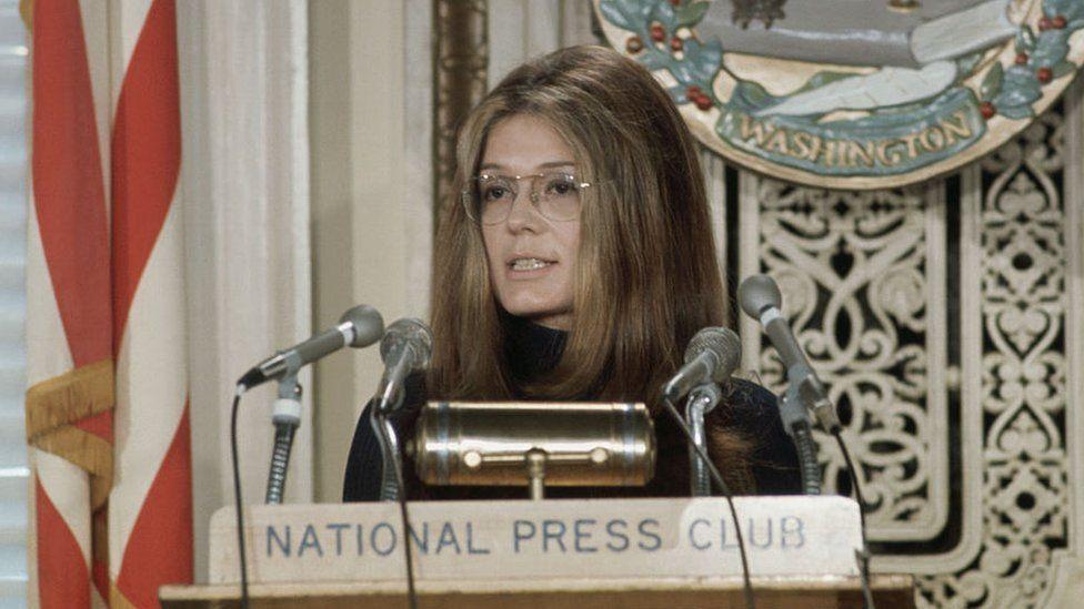 Gloria Steinem hablando en el Club Nacional de Prensa