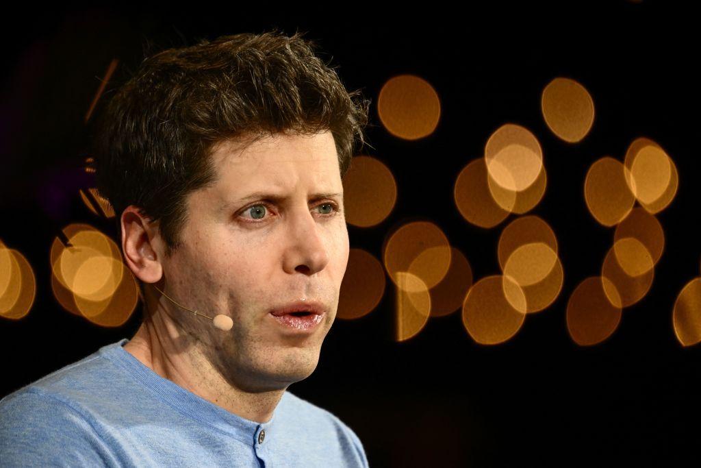 Por qué el jefe de OpenAI pide que confiemos en la empresas de IA a pesar de que el mundo “tiene razón en sentir miedo”