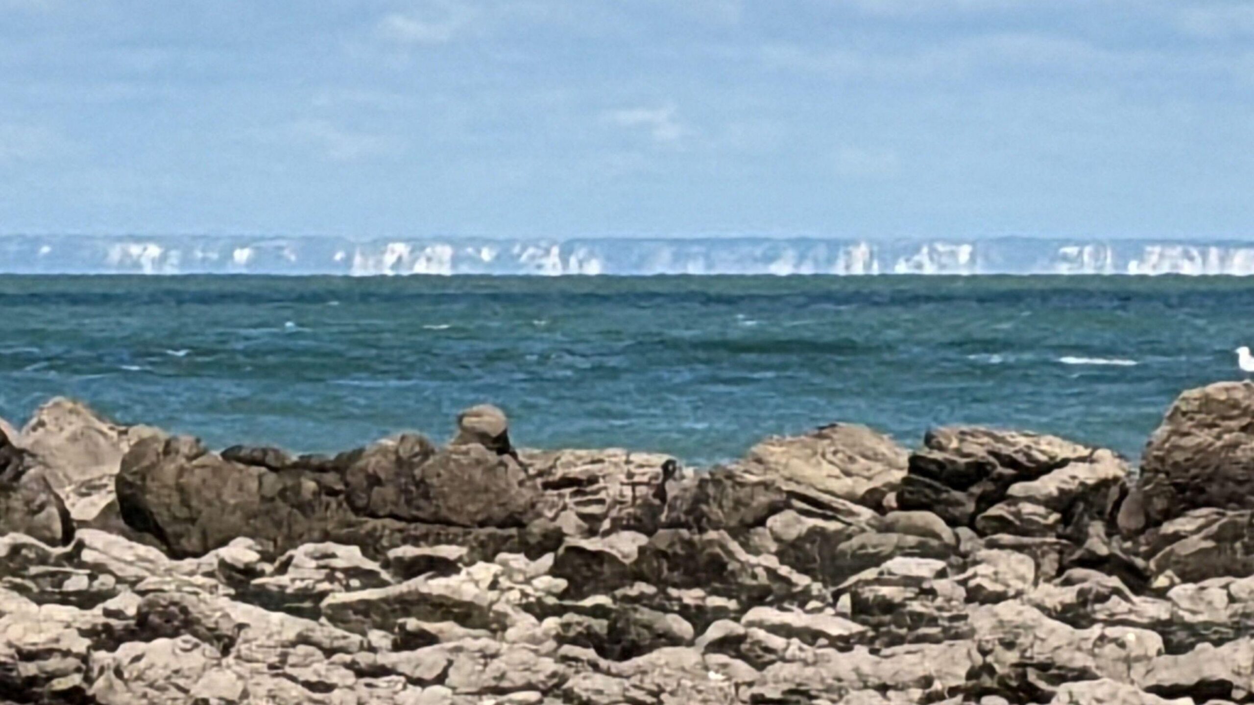 Los acantilados blancos de Dover, vistos desde Calais.