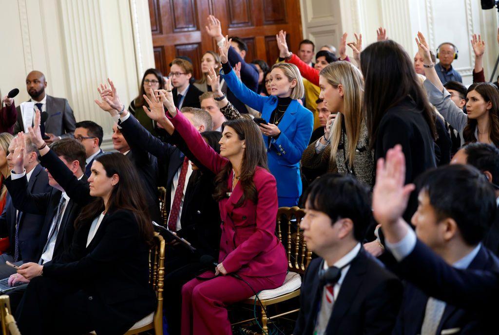Trump prohíbe el acceso a la Casa Blanca a los periodistas de CNN, MS NOW y Politico