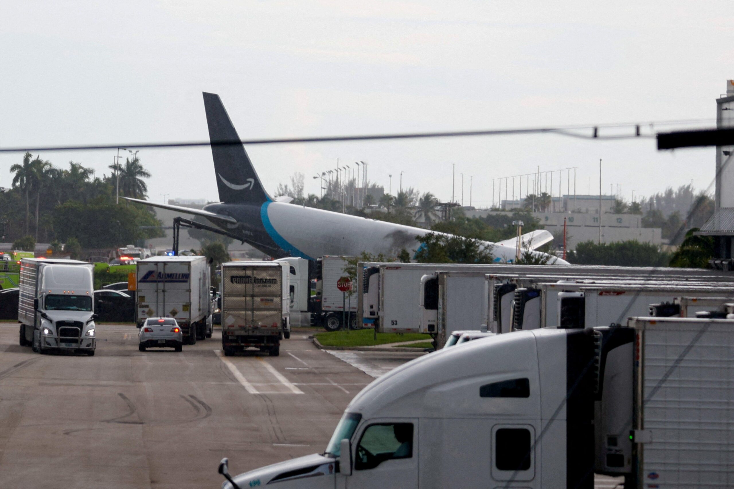 Al menos 5 muertos al accidentarse un avión de carga en el aeropuerto de Miami