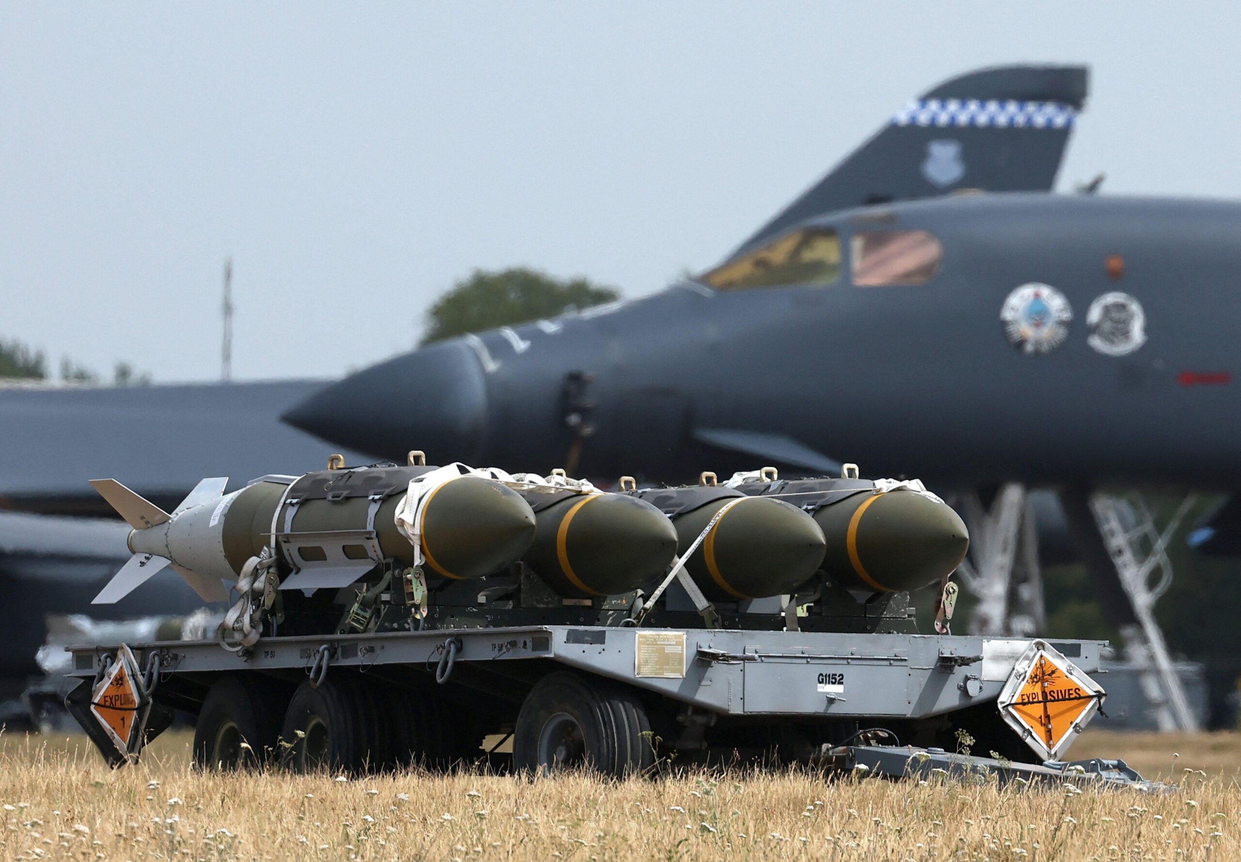 La policía británica arresta a 5 sospechosos de preparar un atentado terrorista cerca de una base aérea utilizada por el ejército de EE.UU.