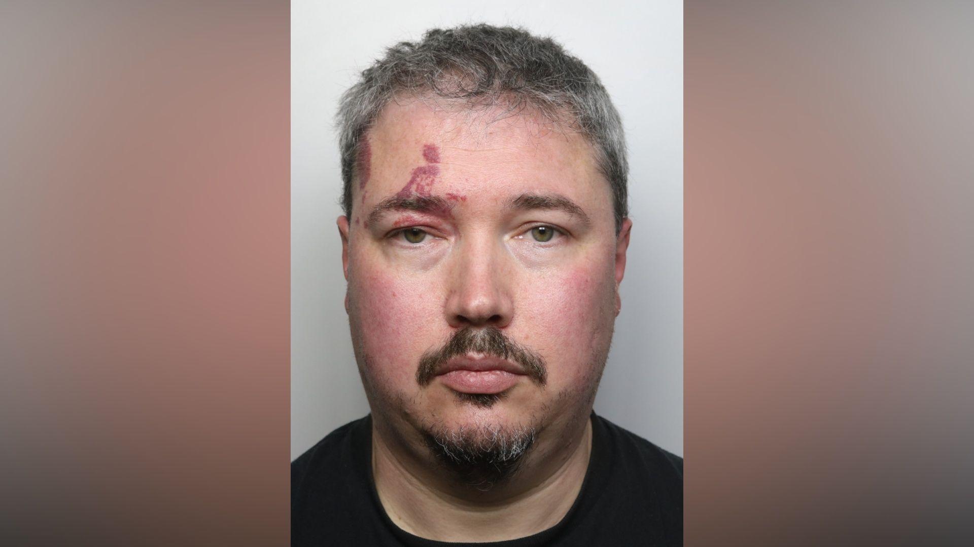 Fotografía policial de Steven Uden, tomada tras su detención por la Policía británica