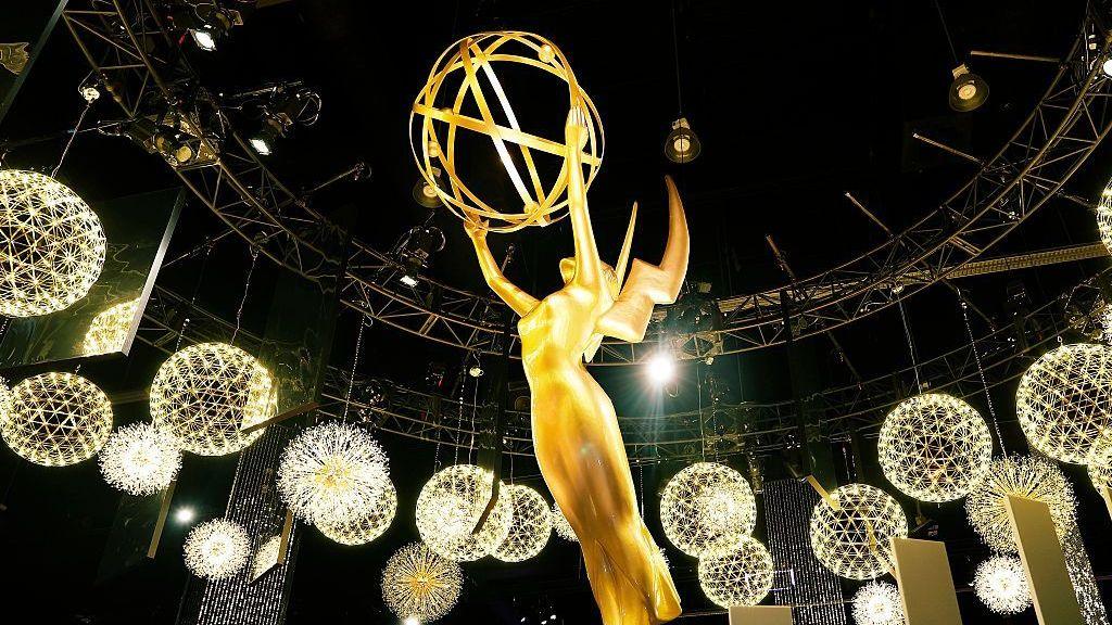 Una estatua de los Emmy en el Teatro Peacock el 11 de septiembre de 2025 en Los Ángeles, California. (Foto de Frazer Harrison/Getty Images)