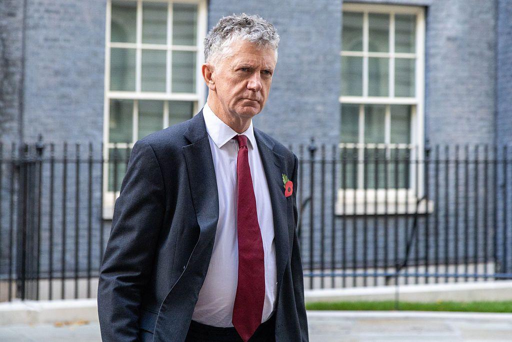 Jonathan Powell, saliendo de número 10 Downing Street, en 2025