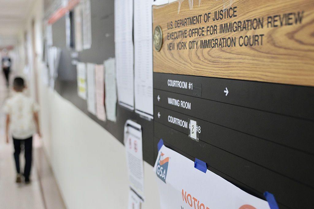 Una sala de un tribunal de inmigración en Nueva York, donde se deciden solicitudes de asilo y otros procedimientos migratorios que pueden desembocar en órdenes de deportación