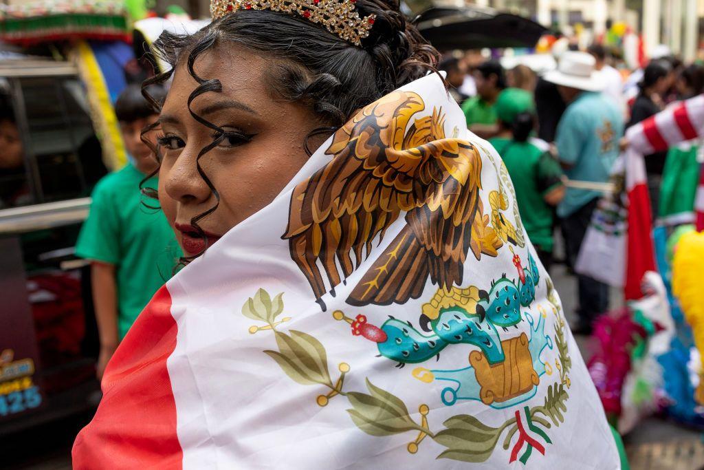 NUEVA YORK, NUEVA YORK - 17 DE SEPTIEMBRE: La comunidad mexicoamericana de la ciudad de Nueva York celebra la Independencia de México en el Desfile anual del Día de México, el 17 de septiembre de 2023 en el centro de Nueva York, Nueva York. (Foto de Andrew Lichtenstein/Corbis vía Getty Images)