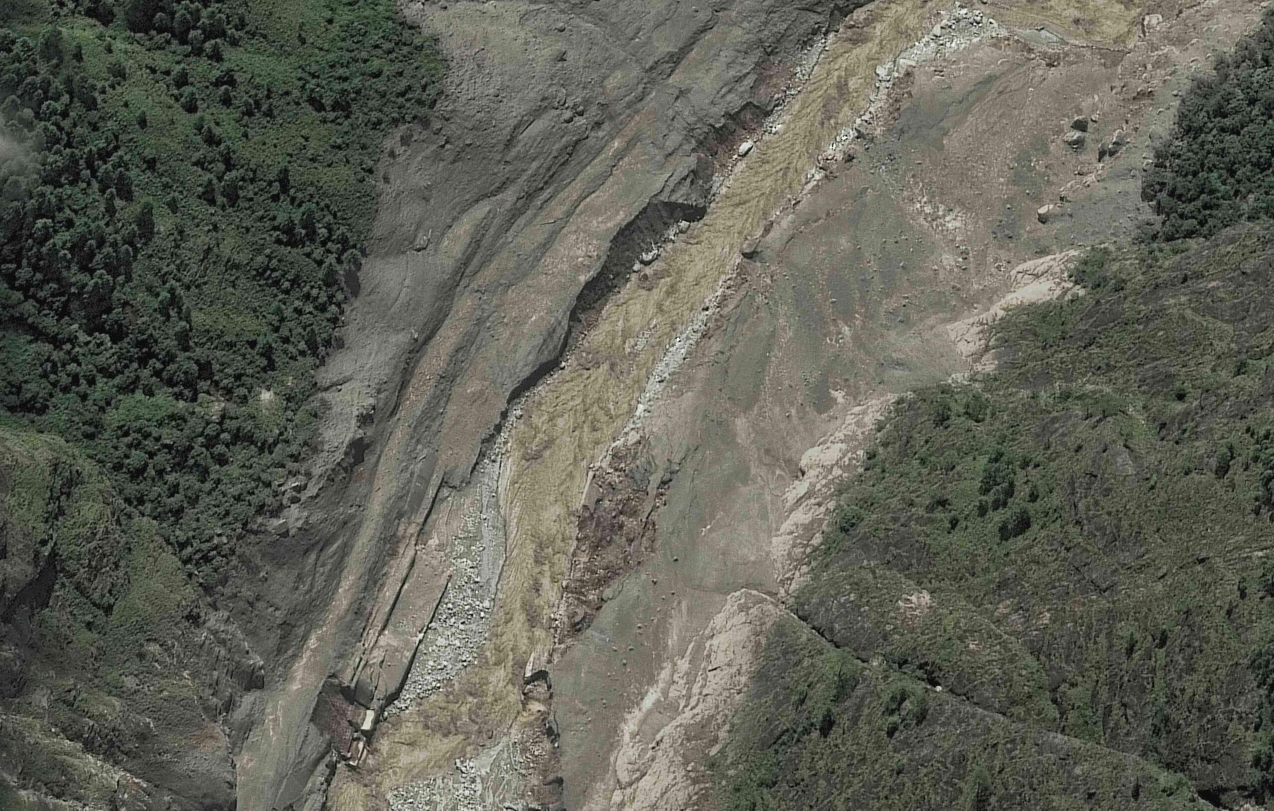 El río Trishuli, a la altura de la central hidroeléctrica de Rasuwagadhi, tras la crecida repentina ocurrida en la frontera entre Nepal y el Tíbet el 26 de agosto de 2026.