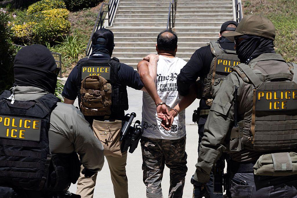 Hombre detenido por ICE