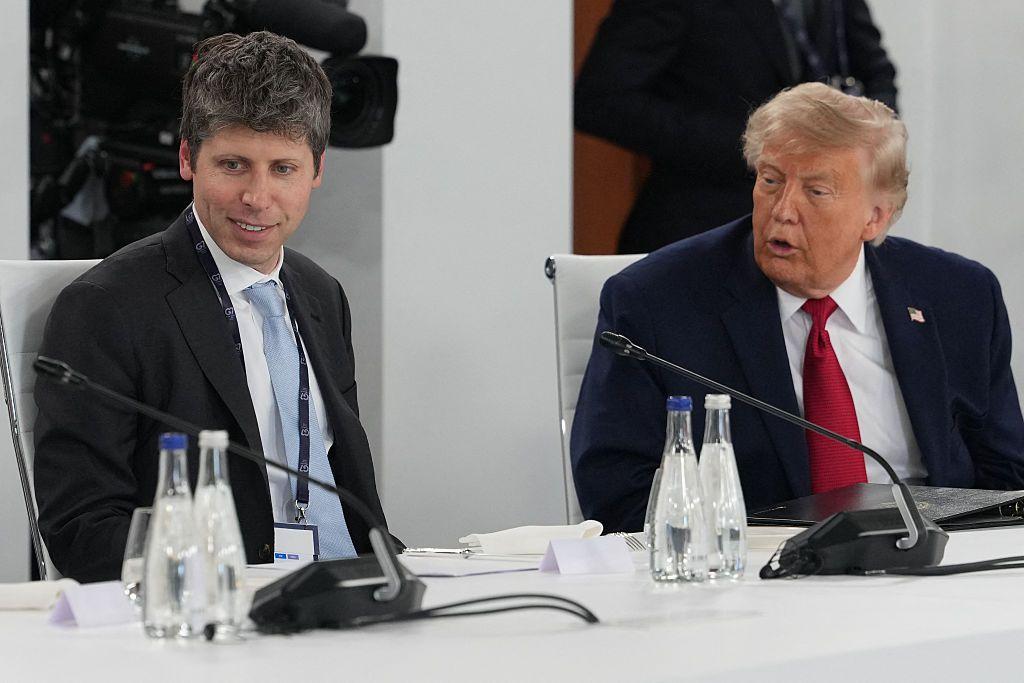 Trump junto al director de OpenAI,  Sam Altman, en la cumbre del G7 de Francia.
