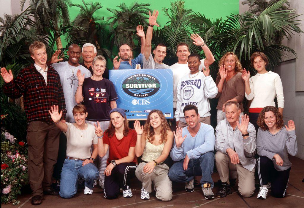 El elenco de una de las primeras temporadas de Survivor.