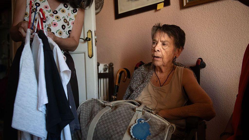 La abogada de Maricarmen asegura que la anciana podrá volver a su casa tras el desalojo que puso el foco en la crisis de vivienda en España